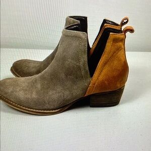 Women's Two-Tone Suede Chelsea Boot - Taupe and Tan